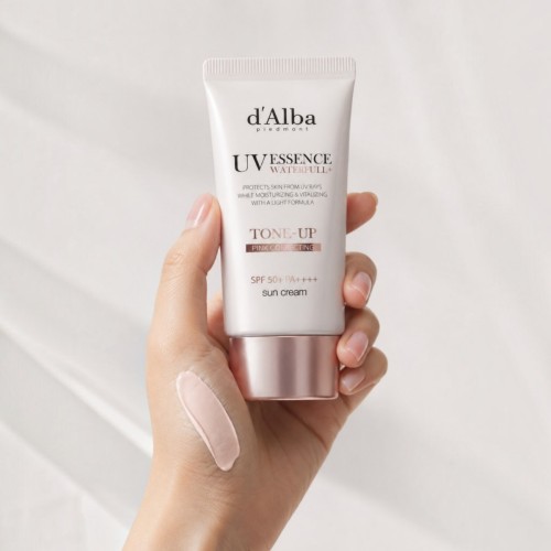 d'Alba Tonujący krem przeciwsłoneczny SPF50+ PA++++ (Waterfull Tone-Up Sun Cream SPF50+ PA++++ - 50ml)